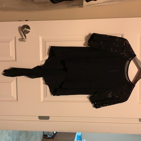 Sheer quarter sleeved Black lace top with tie in back. - Picture 7 of 8